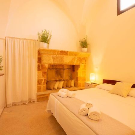 Palazzo Le Zicaredde Bed and Breakfast Salve Esterno foto