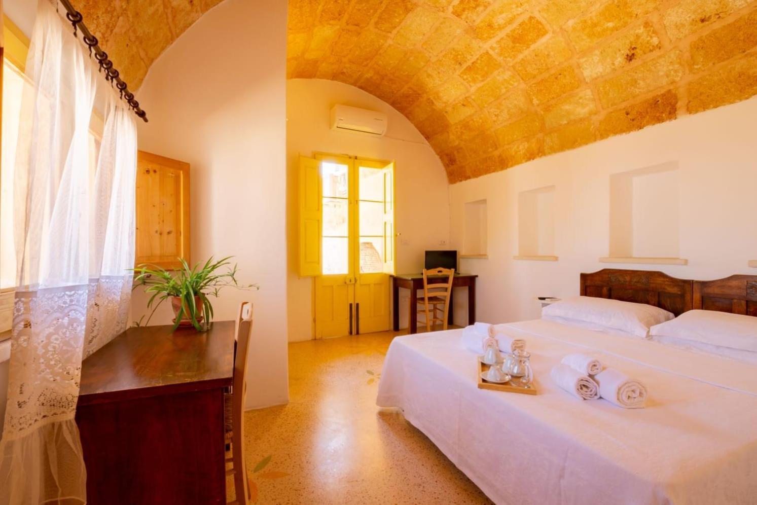 Palazzo Le Zicaredde Bed and Breakfast Salve Esterno foto